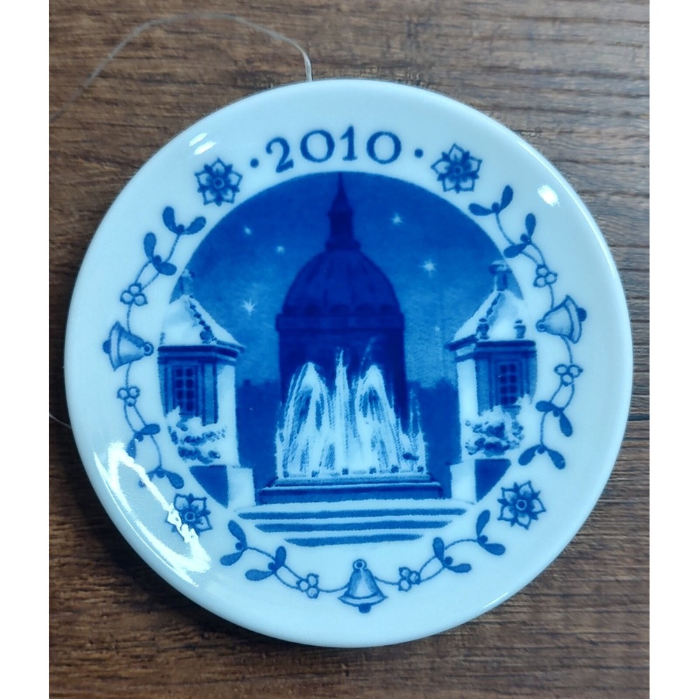 Royal Copenhagen 2010 Amalie Garden Christmas Plaquette Ornament A8